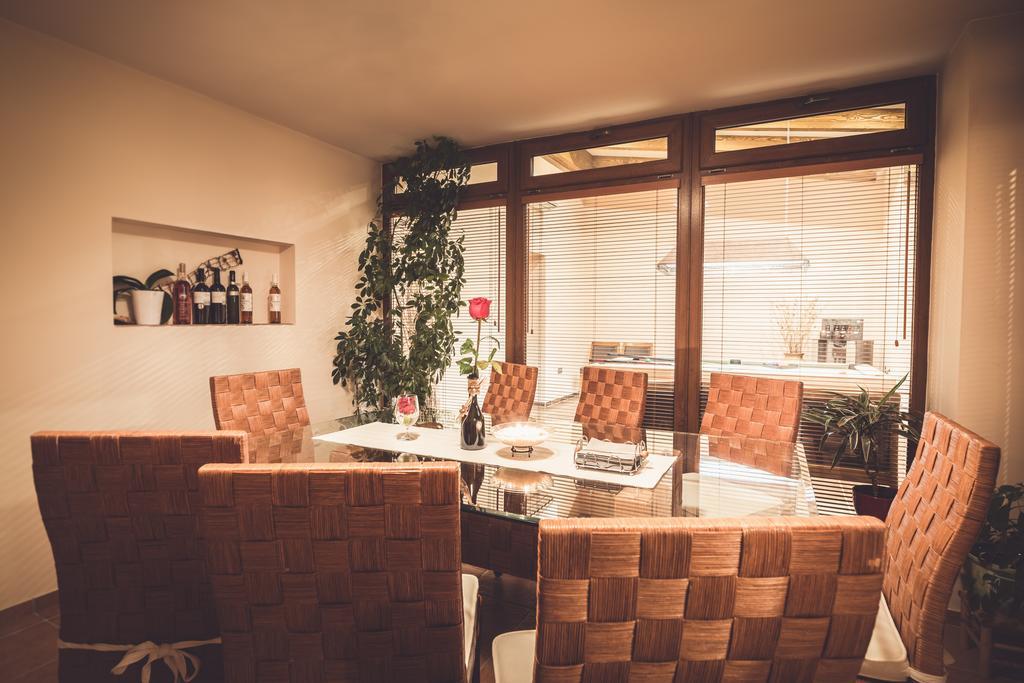 Penzion Vino Hruska Blatnička Exterior foto