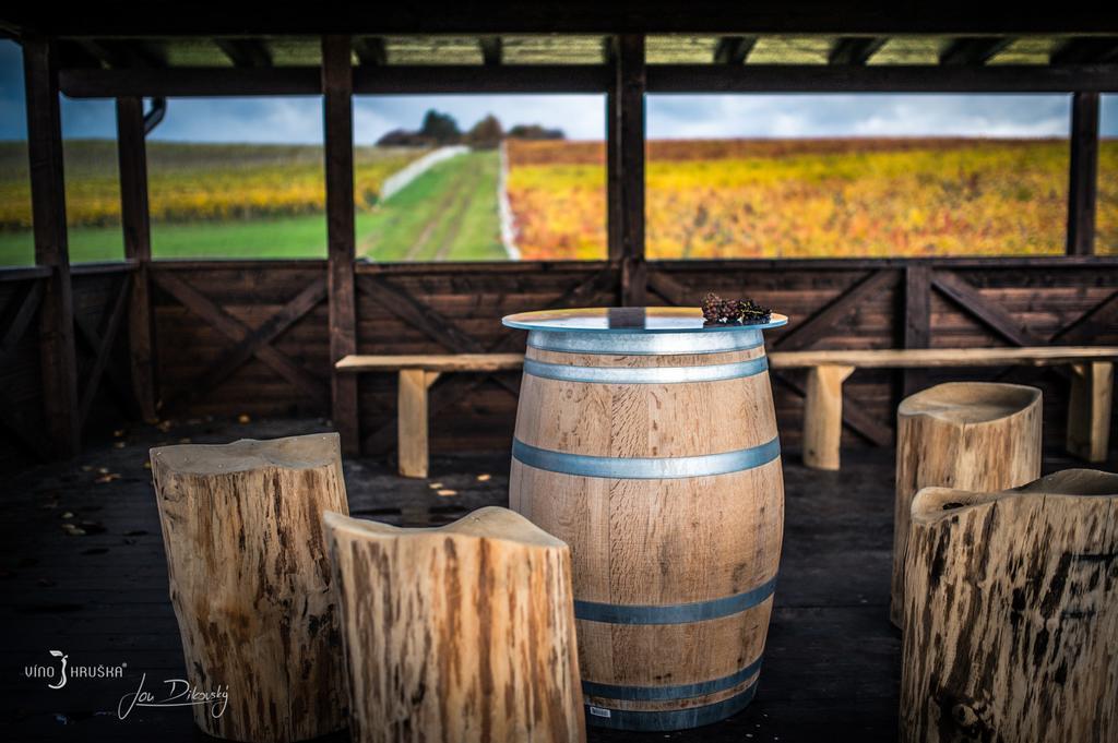Penzion Vino Hruska Blatnička Exterior foto