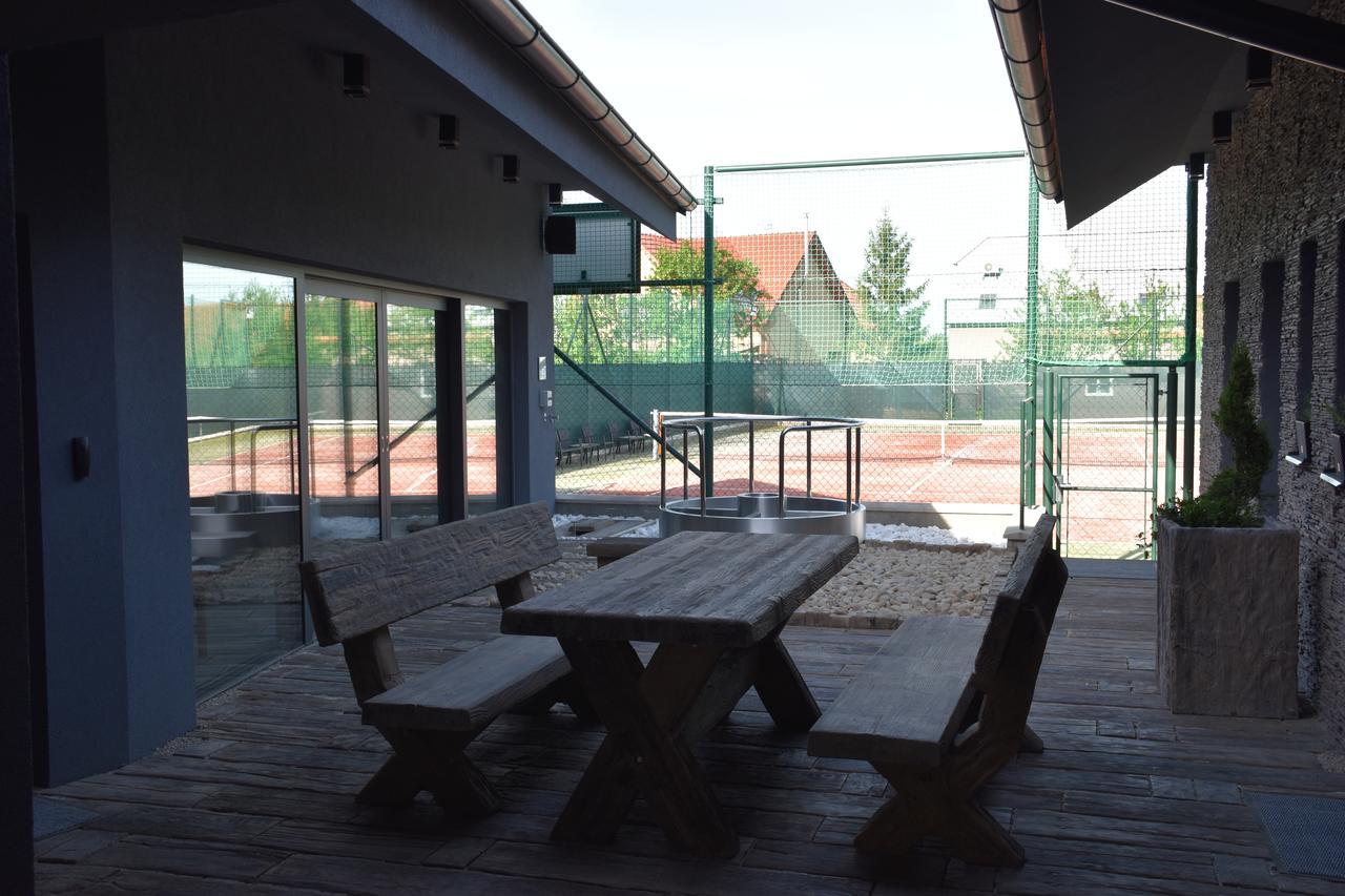 Penzion Vino Hruska Blatnička Exterior foto